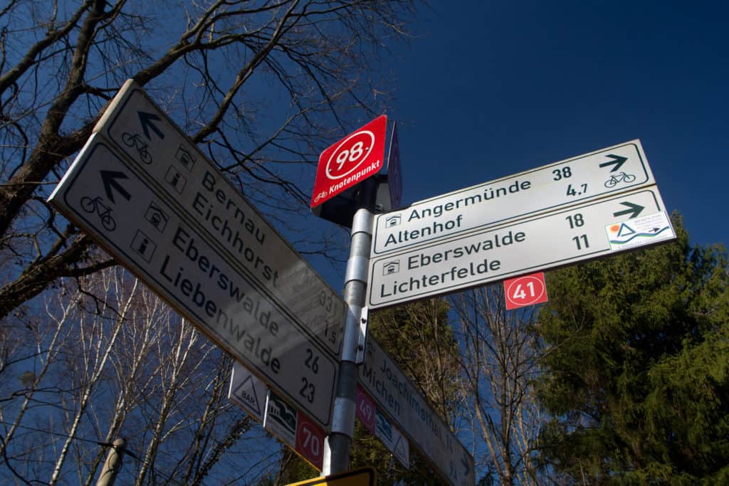 schilder-markierung-radweg-wanderweg-werbellinsee